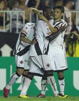 Jogadores comemoram gol de Z Roberto