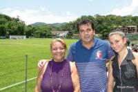 Tia Shirley da Renovo de F, com o Pai e namorada de Berg