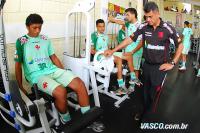 Jogadores trabalham em academia