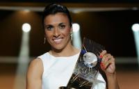Marta recebe o pr�mio da Fifa pela 5� vez