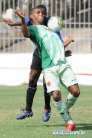 Patric domina a bola no peito