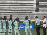 Ricardo Gomes conversa com os titulares durante o coletivo em S�o Janu�rio