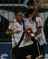 Jogadores comemoram gol de Fagner