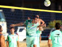 Os atletas tambm jogaram futevlei