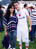 Arthur ao lado da namorada Gabriela 