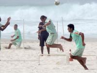 Chaparro (ao fundo), Marcel e Jeferson no treino do Vasco