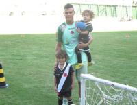 Bernardo com filhos Enzo e Lucca em So Janurio