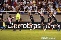 Jogadores comemoram gol de Diego Souza