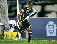 Felipe comemora seu gol contra o Duque de Caxias