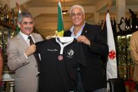 Homenagem do Vasco ao presidente do Benfica