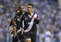 Jogadores comemoram gol de Diego Souza