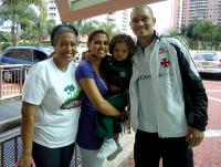 Eduardo Costa recebe visita da fam�lia no hotel onde o Vasco est� concentrado, na Barra da Tijuca