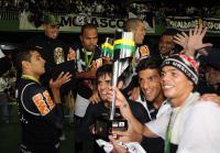 Jogadores levantam a taaJogadores levantam a taa