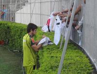 Juninho distribuiu aut�grafos para f�s em S�o Janu�rio