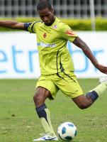 Ded durante treino do Vasco. Zagueiro nega acerto com o Benfica