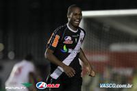 Jogadores comemoram gol de Ded