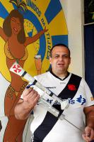 Torcedor na quadra da Unidos da Tijuca