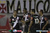 Jogadores comemoram gol de Ded