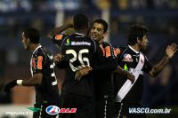 Jogadores comemoram gol de Ded