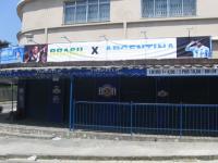 Bar Farpella, de Diego Souza, na Ilha: no letreiro, o duelo com Messi