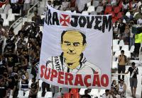 Torcida do Vasco homenageia Ricardo Gomes