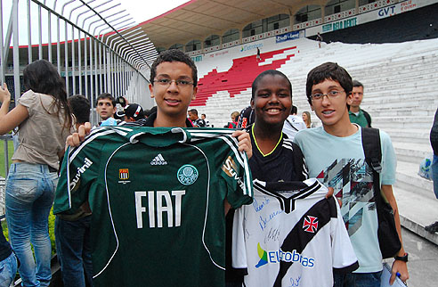 NETVASCO - Torcedor vascaíno poderá adquirir faixa do Vasco