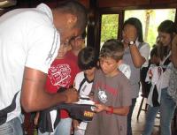 Ded faz a festa dos pequenos vascanos