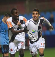 Jogadores comemoram gol de Lauder