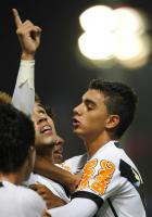 Jogadores comemoram gol de Lauder