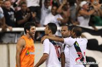 Jogadores comemoram gol de Diego Souza