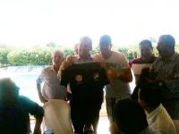 Srgio Cabral com a camisa do bloco Itaocalhau