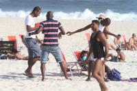 Ded e Somlia curtem praia na Barra da Tijuca