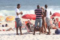 Ded e Somlia curtem praia na Barra da Tijuca