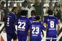 Jogadores comemoram gol de Ded