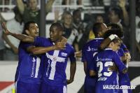 Jogadores comemoram gol de Ded