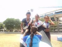 Da direita para a esquerda: Graziele e Pamela (campe) de salto em altura