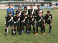Baiano (o primeiro em p,  direita) em uma equipe das categorias de base do Vasco