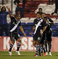 Jogadores comemoram gol de Diego Souza