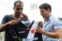 Pedrinho fez a entrega da camisa no retorno de Felipe