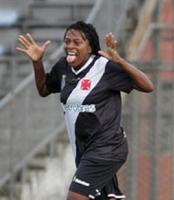 Maycon comemora um gol com a camisa vascana