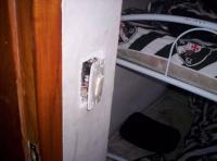 Fiao exposta e falta de cuidados  vista em alojamento de So Janurio