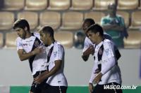 Jogadores comemoram gol de Juninho