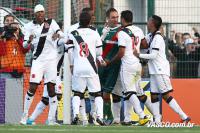 Jogadores comemoram defesa de Fernando Prass