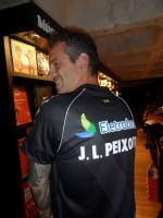 Jos Luis no escondeu a alegria pelo presente recebido.