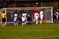 Falta cobrada por Juninho