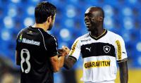 Juninho cumprimenta Seedorf