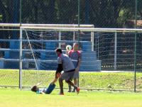 Alecsandro brinca com o filho de NIlton vasco treino
