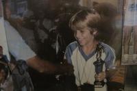 Juninho, jogador e tcnico do Albatroz, ganha taa de campeo