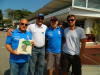 Vice-presidente de Remo ao lado do Secretrio de Meio Ambiente, do mdico vascano e do diretor de marketing.