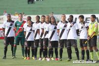 Jogadores durante o hino